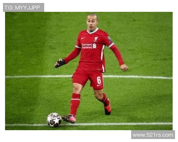 足球玻璃人：在绿茵场上拼搏与脆弱的交织之路